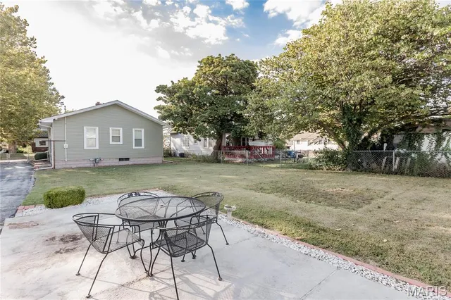 $74,900 | 469 North 1st Street, Wood River, IL 62095