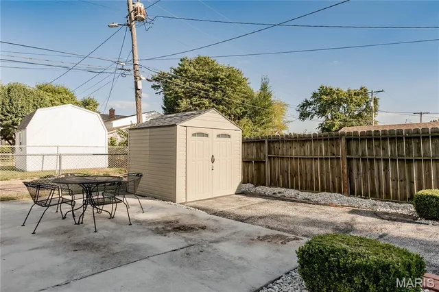 $74,900 | 469 North 1st Street, Wood River, IL 62095