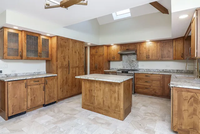 $875,000 | 8743 Kentwood Court, Darien, IL 60561