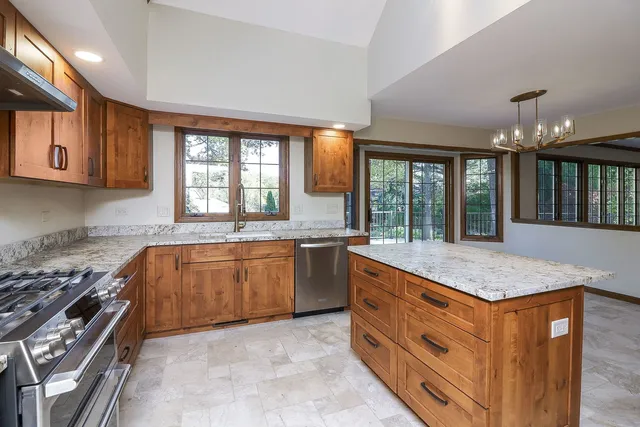 $875,000 | 8743 Kentwood Court, Darien, IL 60561