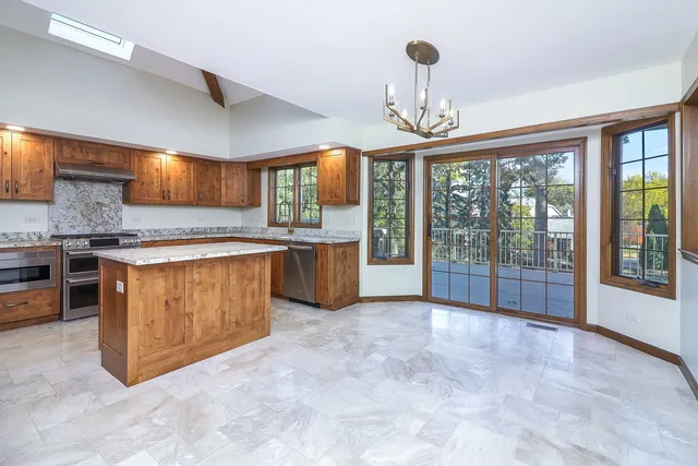 $875,000 | 8743 Kentwood Court, Darien, IL 60561