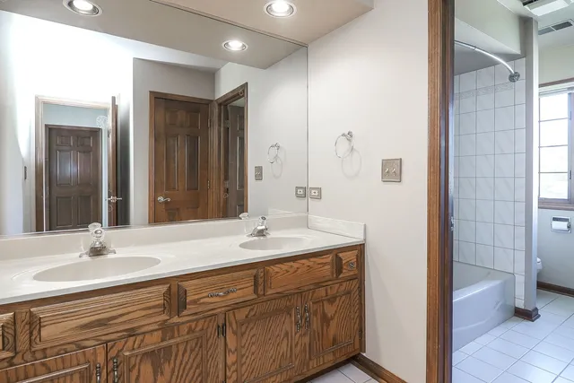 $875,000 | 8743 Kentwood Court, Darien, IL 60561