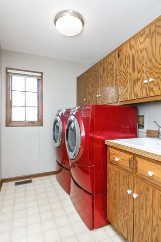 $875,000 | 8743 Kentwood Court, Darien, IL 60561