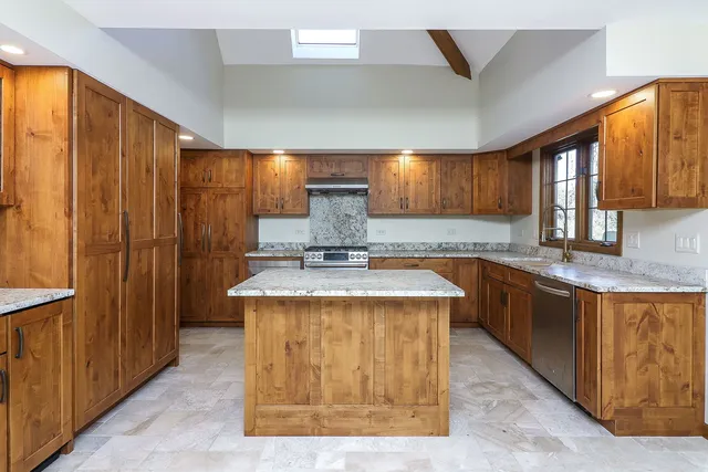 $875,000 | 8743 Kentwood Court, Darien, IL 60561