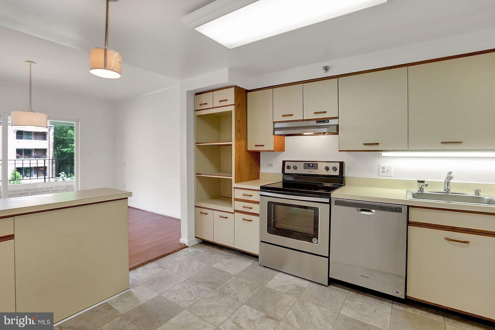 2331 Old Court Road, Unit 308 Baltimore, MD 21208 - Photo 14 of 35 Kitchen