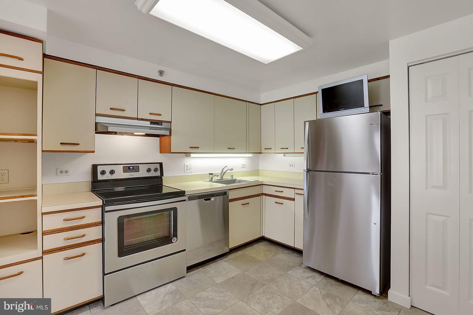 2331 Old Court Road, Unit 308 Baltimore, MD 21208 - Photo 15 of 35 Kitchen