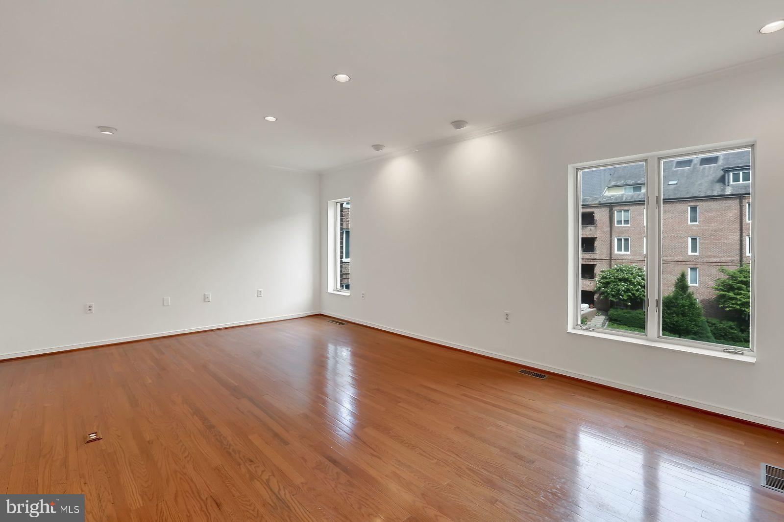 2331 Old Court Road, Unit 308 Baltimore, MD 21208 - Photo 10 of 35 Living Room