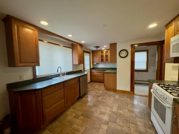 $3,200 | 50 Cushing Street, Quincy, MA 02170