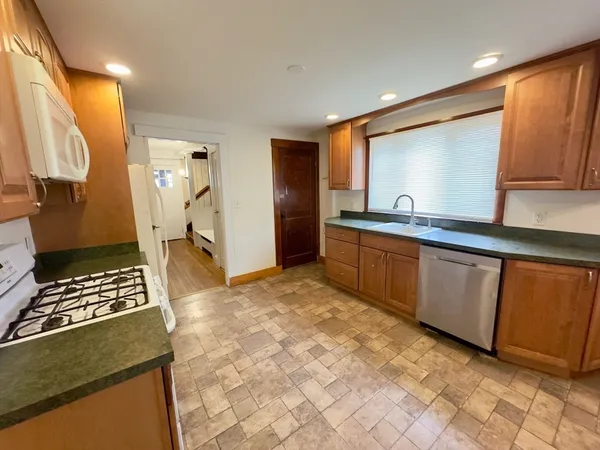 $3,200 | 50 Cushing Street, Quincy, MA 02170