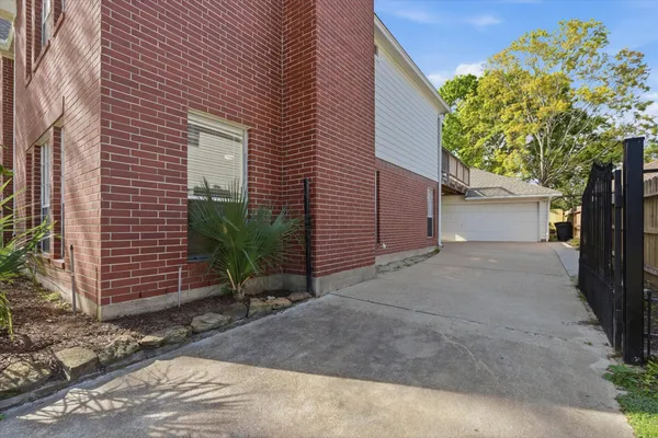$419,000 | 6715 Trimstone Drive, Pasadena, TX 77505