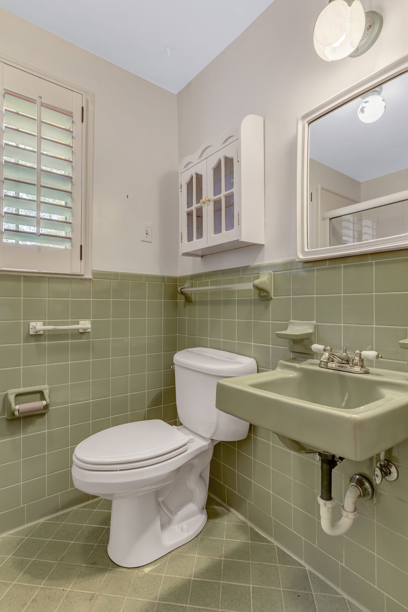 429 Nesbitt Lane Madison, TN 37115 - Photo 20 of 44 a bathroom with a sink toilet and a mirror