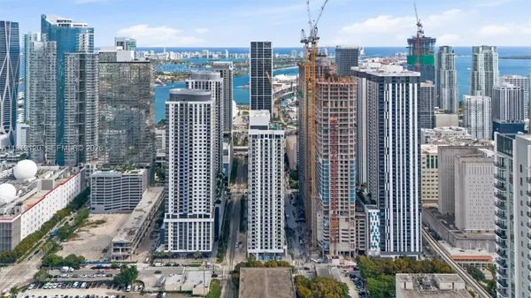 a view of buildings
