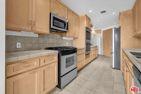 $898,000 | 8642 Gregory Way, Unit 202, Los Angeles, CA 90035
