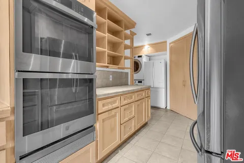 $898,000 | 8642 Gregory Way, Unit 202, Los Angeles, CA 90035