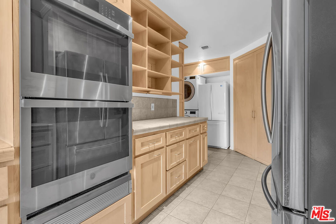 8642 Gregory Way, Unit 202 Los Angeles, CA 90035 - Photo 14 of 46