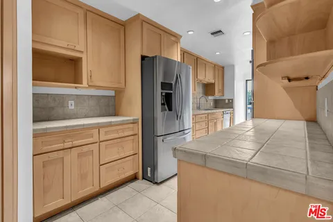 $898,000 | 8642 Gregory Way, Unit 202, Los Angeles, CA 90035