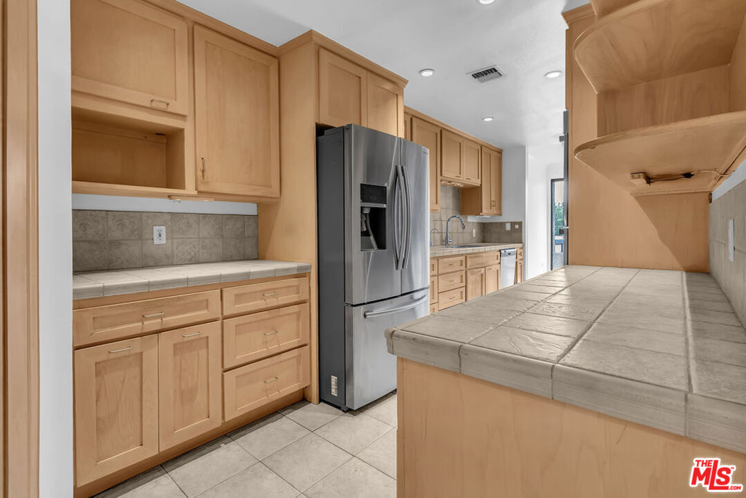 8642 Gregory Way, Unit 202 Los Angeles, CA 90035 - Photo 15 of 46