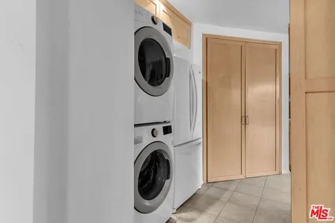 $898,000 | 8642 Gregory Way, Unit 202, Los Angeles, CA 90035