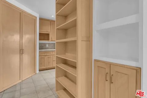 $898,000 | 8642 Gregory Way, Unit 202, Los Angeles, CA 90035