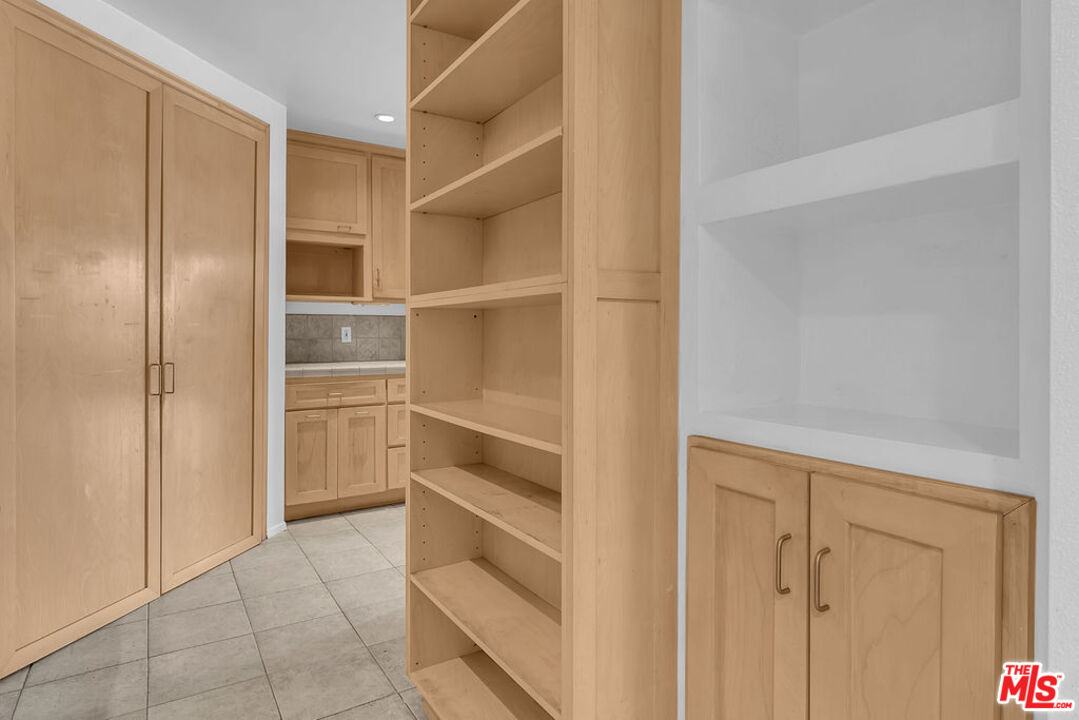 8642 Gregory Way, Unit 202 Los Angeles, CA 90035 - Photo 17 of 46