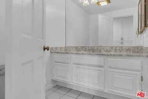 $898,000 | 8642 Gregory Way, Unit 202, Los Angeles, CA 90035