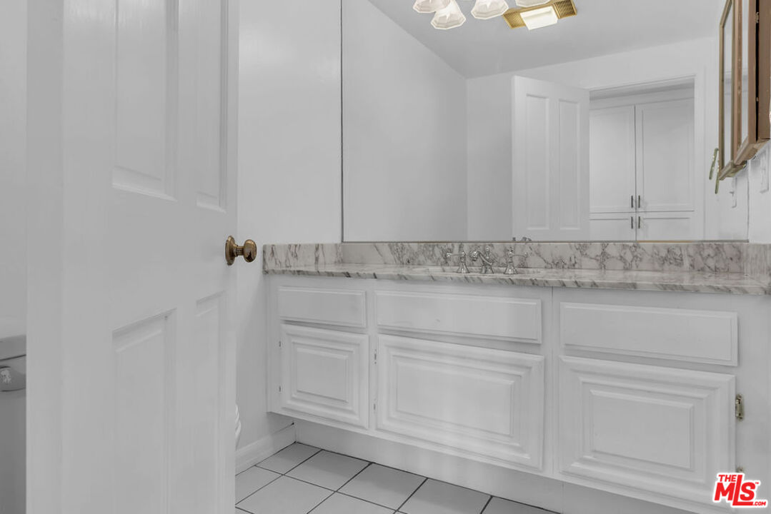 8642 Gregory Way, Unit 202 Los Angeles, CA 90035 - Photo 18 of 46