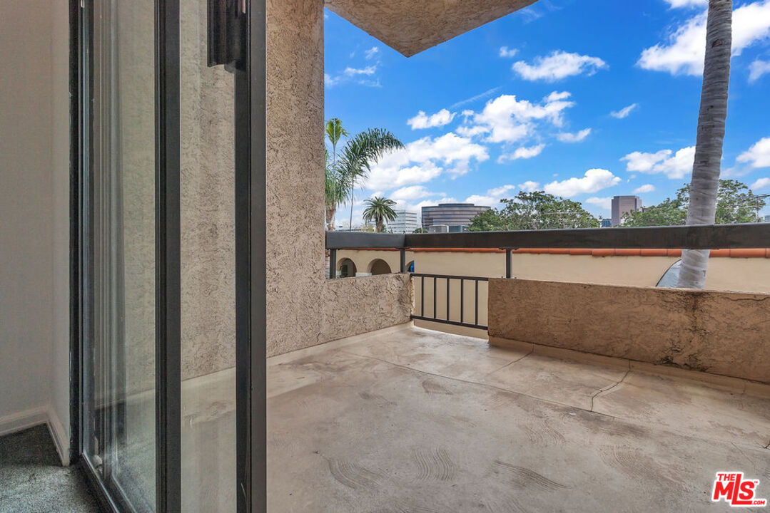 8642 Gregory Way, Unit 202 Los Angeles, CA 90035 - Photo 20 of 46