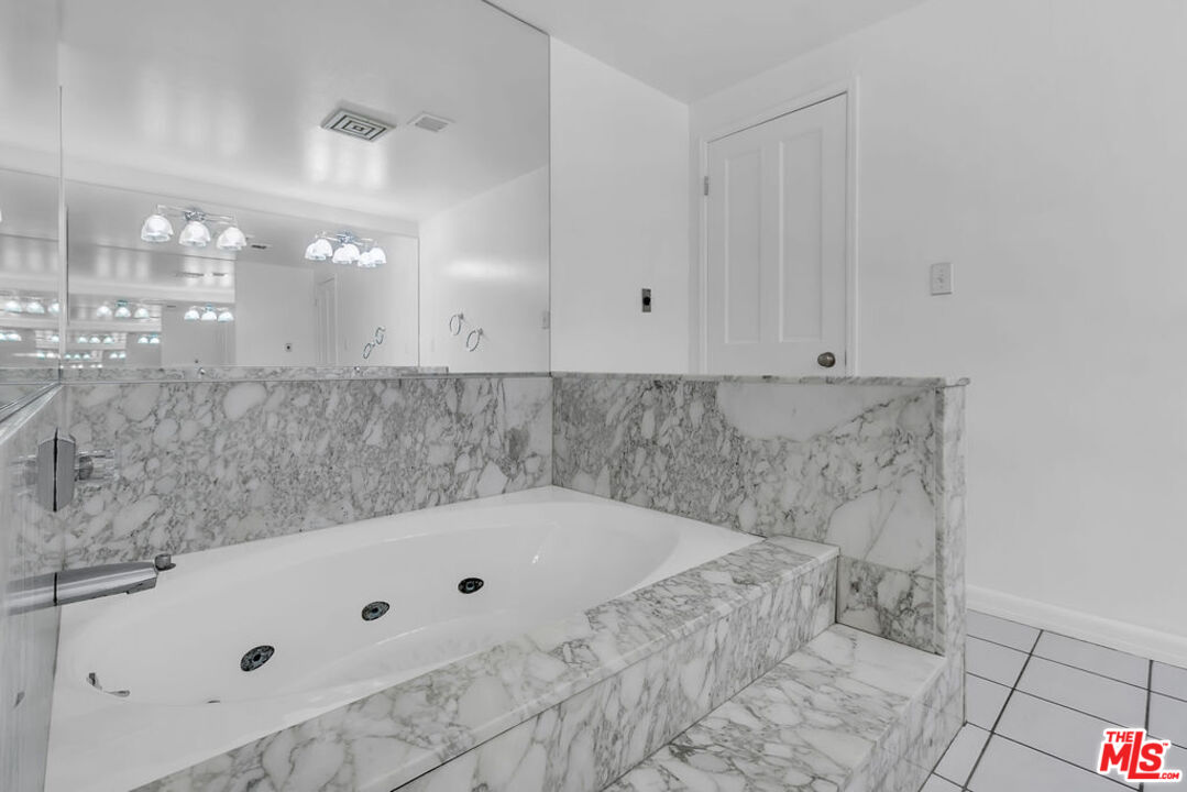 8642 Gregory Way, Unit 202 Los Angeles, CA 90035 - Photo 28 of 46