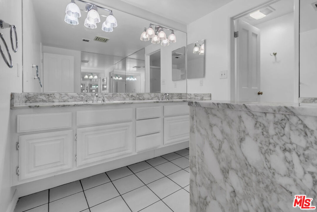 8642 Gregory Way, Unit 202 Los Angeles, CA 90035 - Photo 29 of 46