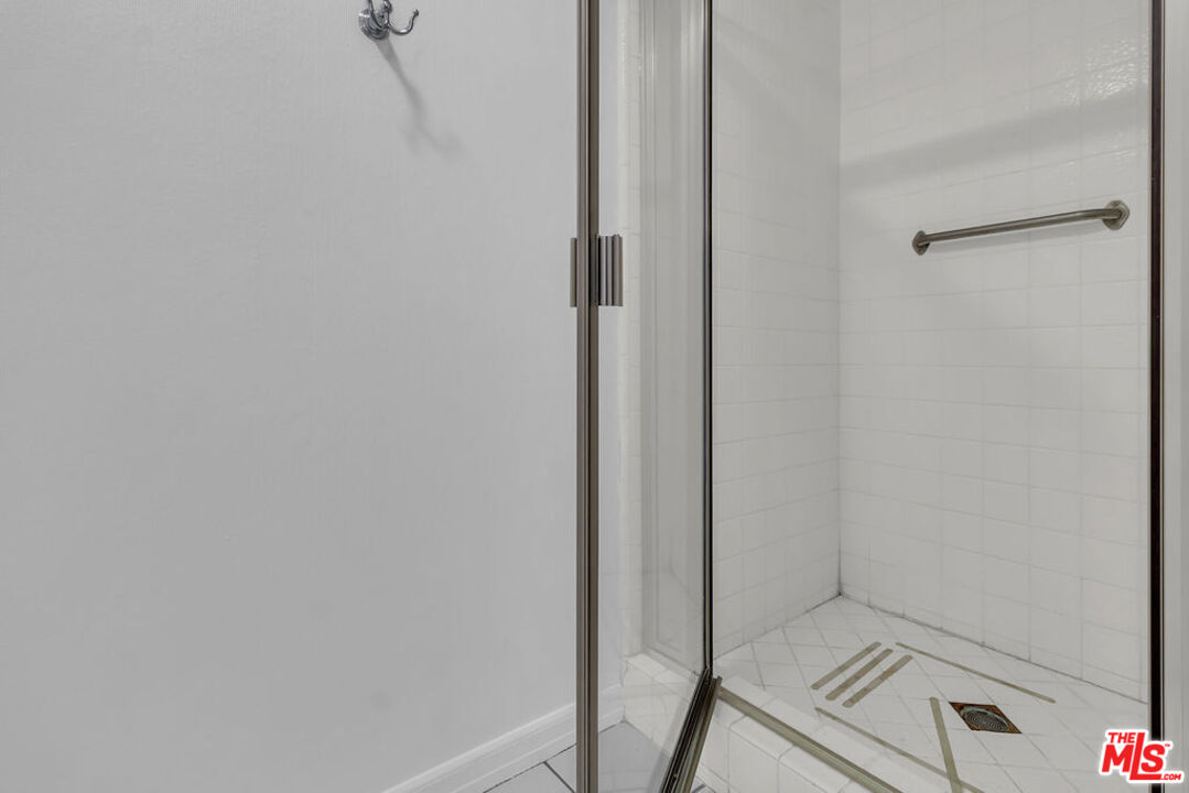 8642 Gregory Way, Unit 202 Los Angeles, CA 90035 - Photo 30 of 46