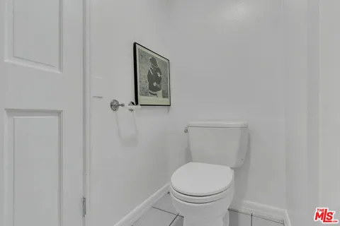 $898,000 | 8642 Gregory Way, Unit 202, Los Angeles, CA 90035