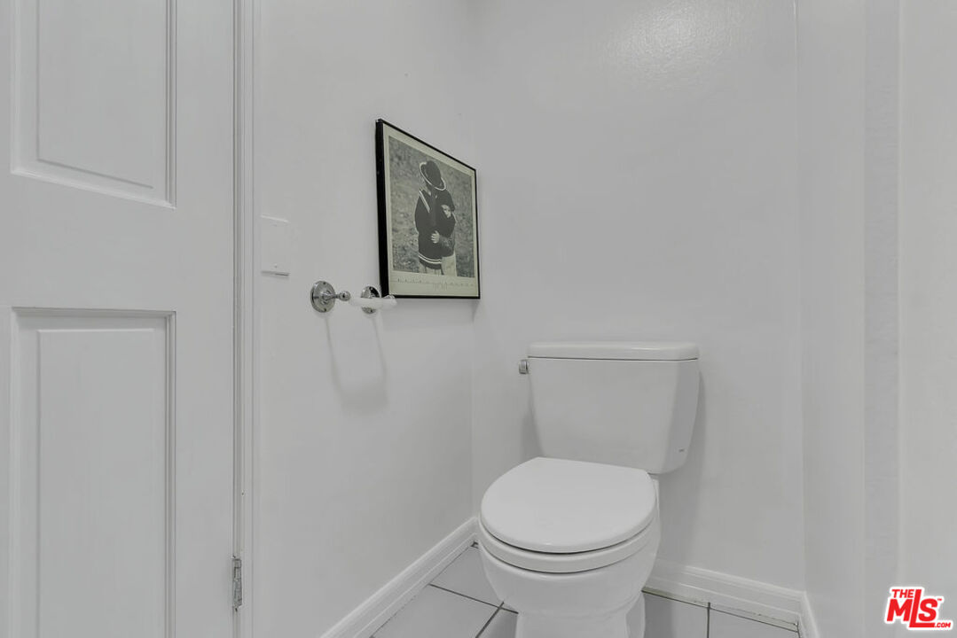 8642 Gregory Way, Unit 202 Los Angeles, CA 90035 - Photo 31 of 46