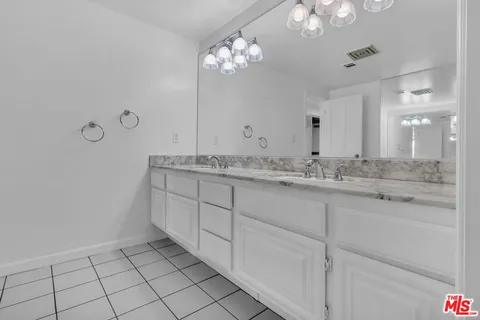 $898,000 | 8642 Gregory Way, Unit 202, Los Angeles, CA 90035