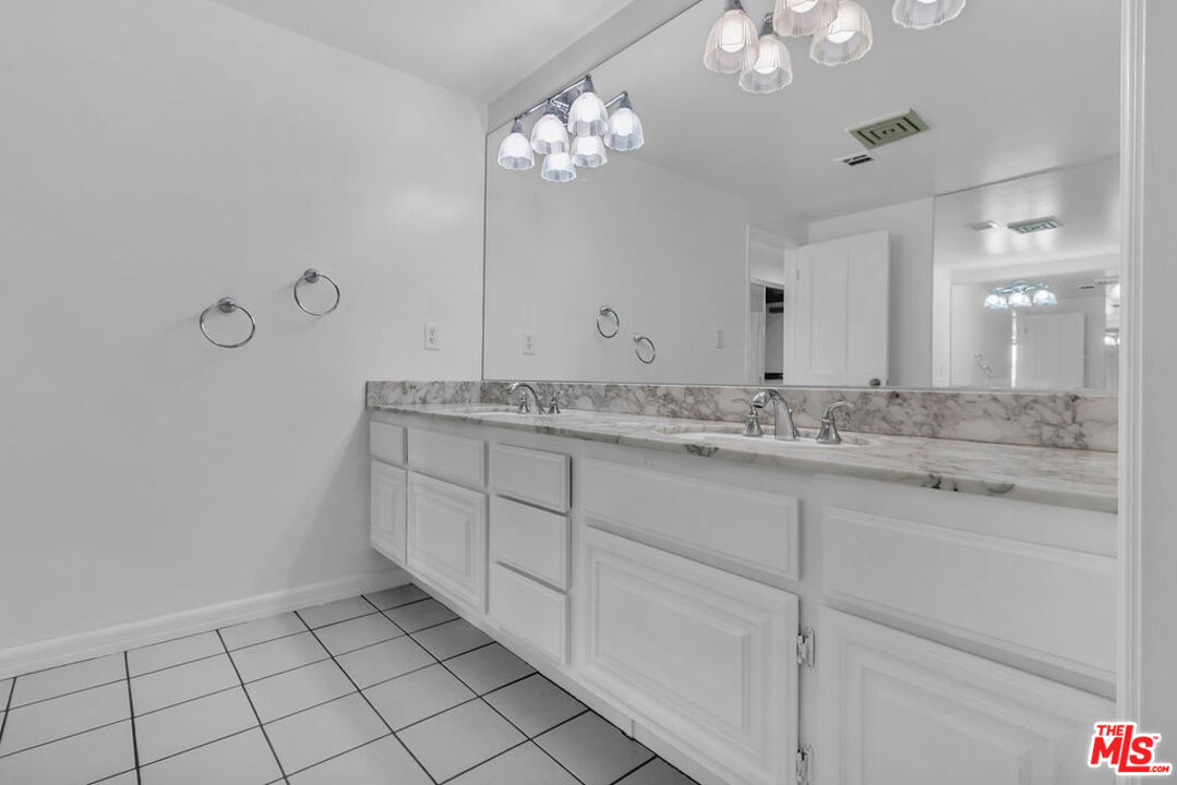 8642 Gregory Way, Unit 202 Los Angeles, CA 90035 - Photo 32 of 46