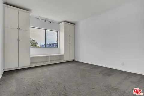 $898,000 | 8642 Gregory Way, Unit 202, Los Angeles, CA 90035