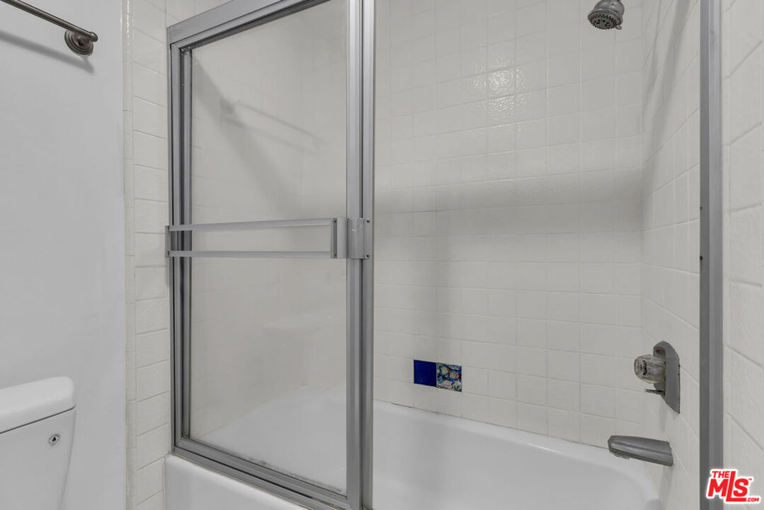 8642 Gregory Way, Unit 202 Los Angeles, CA 90035 - Photo 38 of 46