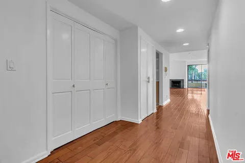 $898,000 | 8642 Gregory Way, Unit 202, Los Angeles, CA 90035