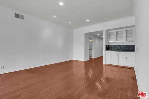 $898,000 | 8642 Gregory Way, Unit 202, Los Angeles, CA 90035