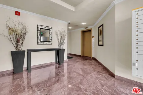 $898,000 | 8642 Gregory Way, Unit 202, Los Angeles, CA 90035