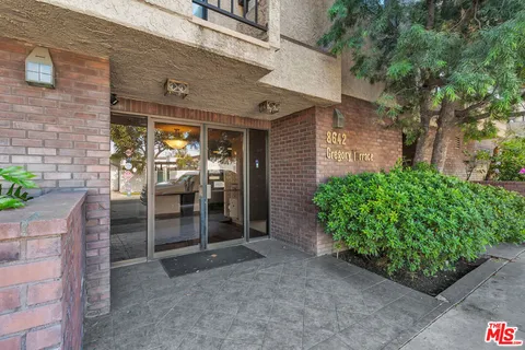 $898,000 | 8642 Gregory Way, Unit 202, Los Angeles, CA 90035