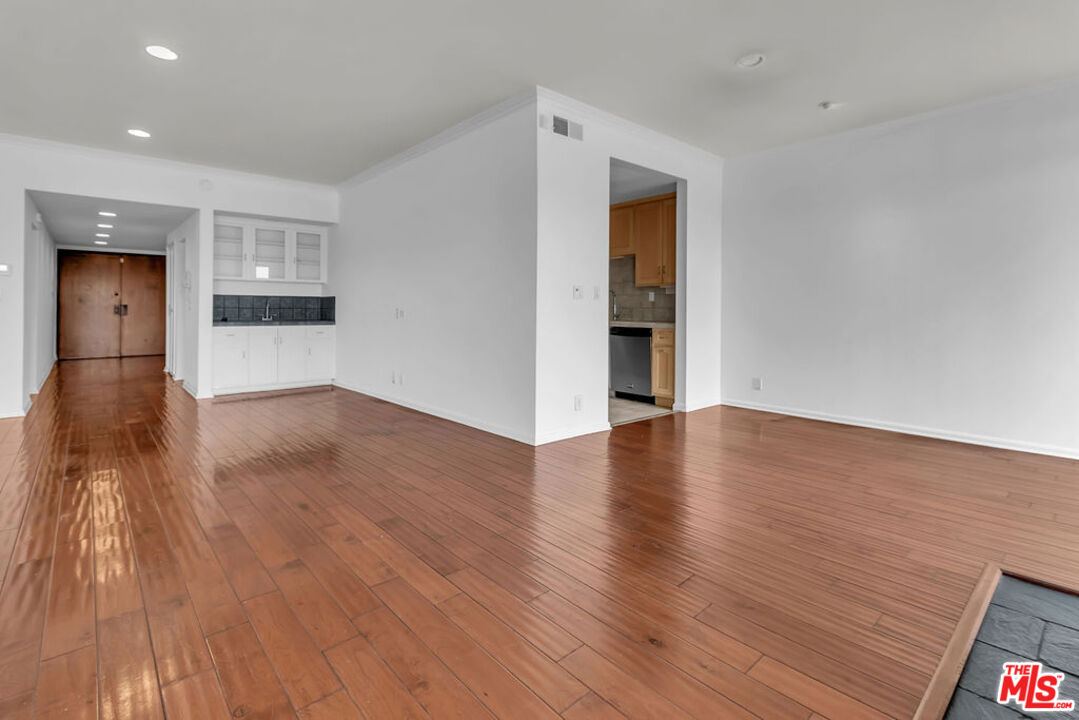 8642 Gregory Way, Unit 202 Los Angeles, CA 90035 - Photo 6 of 46