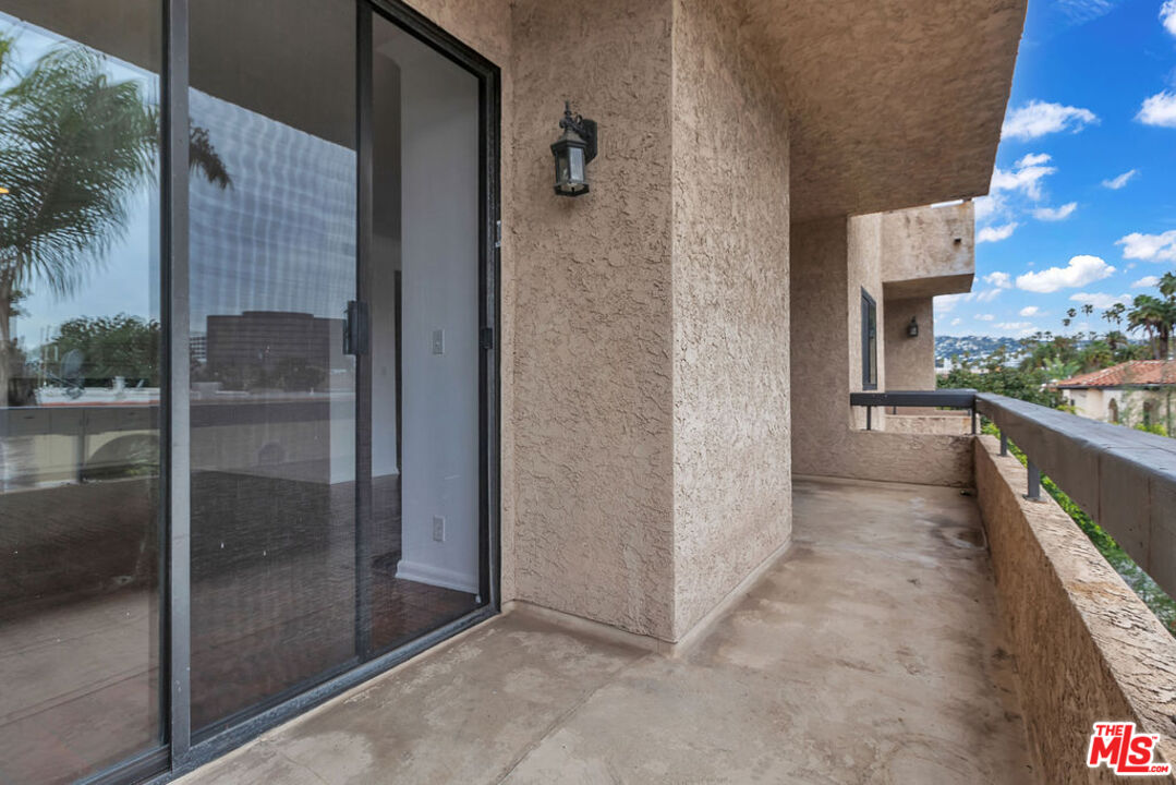 8642 Gregory Way, Unit 202 Los Angeles, CA 90035 - Photo 8 of 46