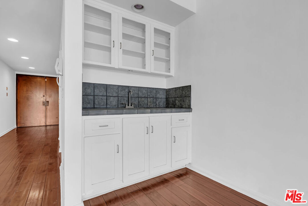 8642 Gregory Way, Unit 202 Los Angeles, CA 90035 - Photo 10 of 46