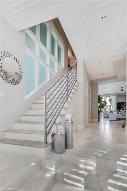 32 6th Street South Naples, FL 34102 - Photo 4 of 37