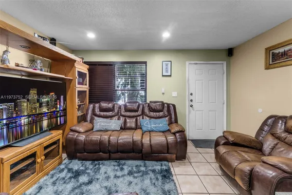 $249,000 | 1613 Northwest 16th Street, Unit E, Miami, FL 33125