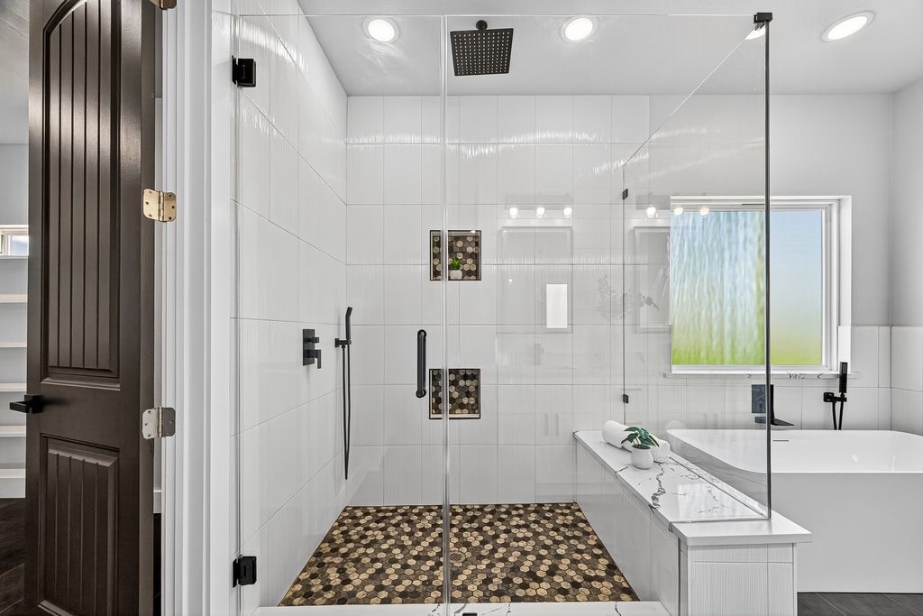 484 Angus Trail Angleton, TX 77515 - Photo 34 of 36 Primary Bathroom