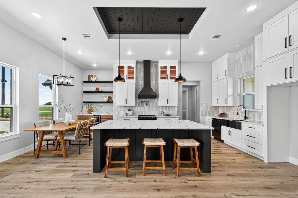 484 Angus Trail Angleton, TX 77515 - Photo 7 of 36 Kitchen