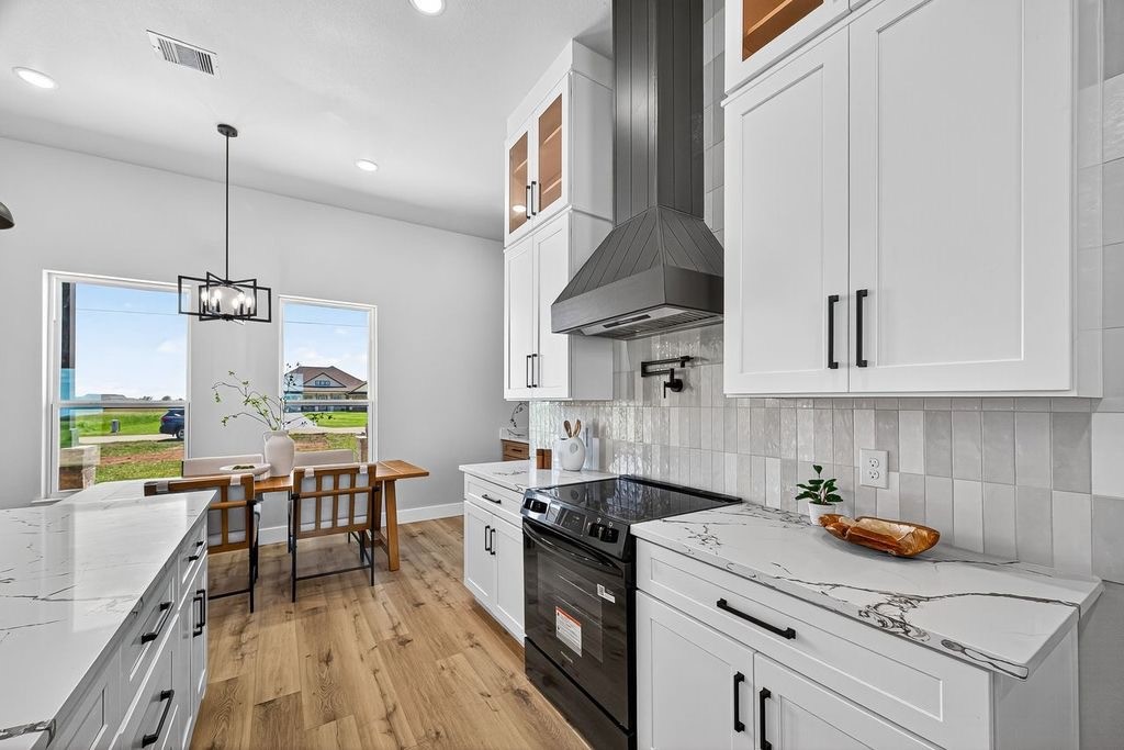 484 Angus Trail Angleton, TX 77515 - Photo 10 of 36 Kitchen