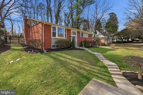 $825,000 | 5613 Eastbourne Drive, Springfield, VA 22151