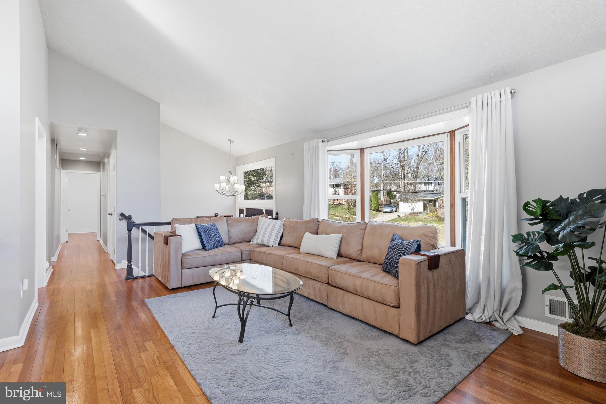 5613 Eastbourne Drive Springfield, VA 22151 - Photo 4 of 32